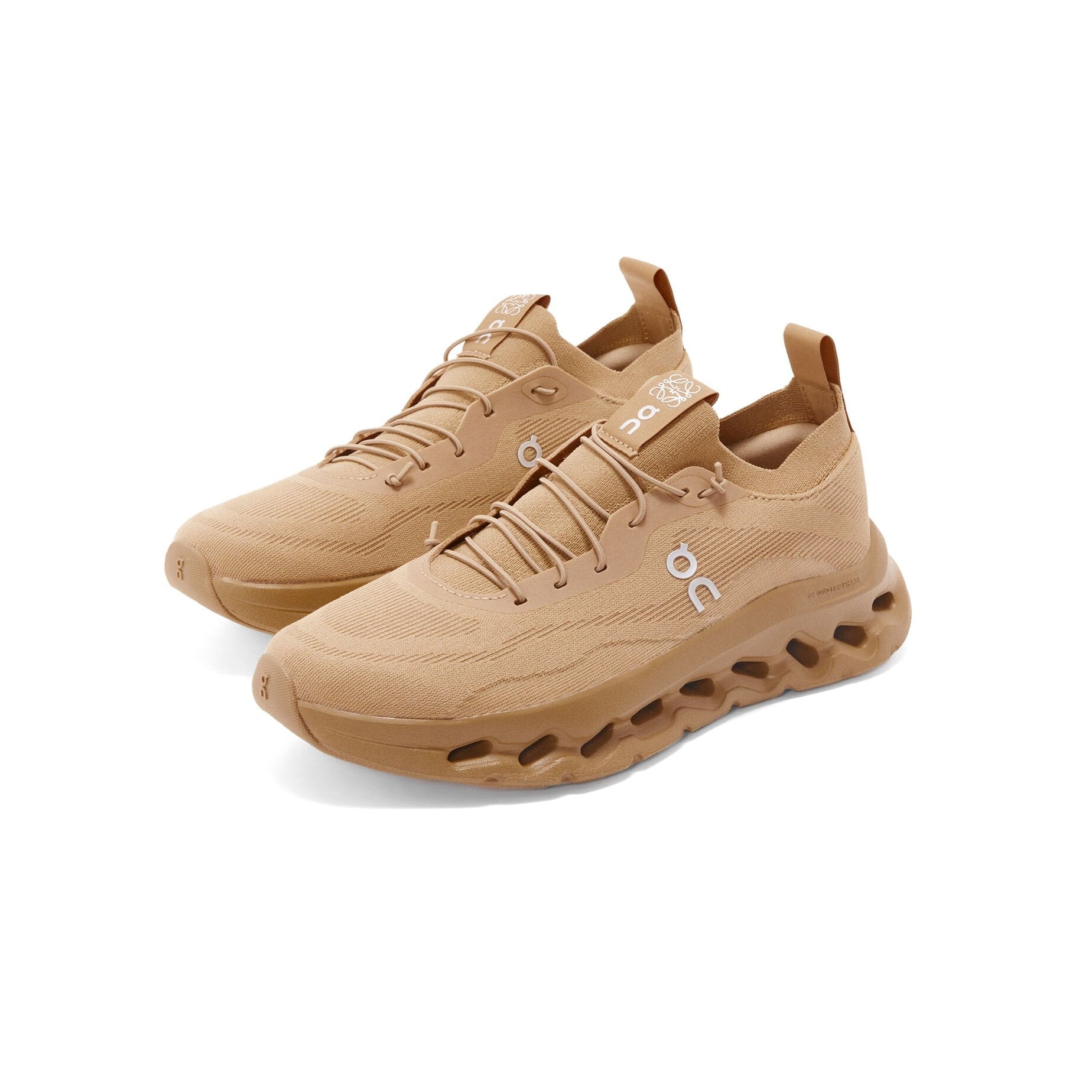 On Running Cloudtilt x LOEWE foncé sable – Image 3